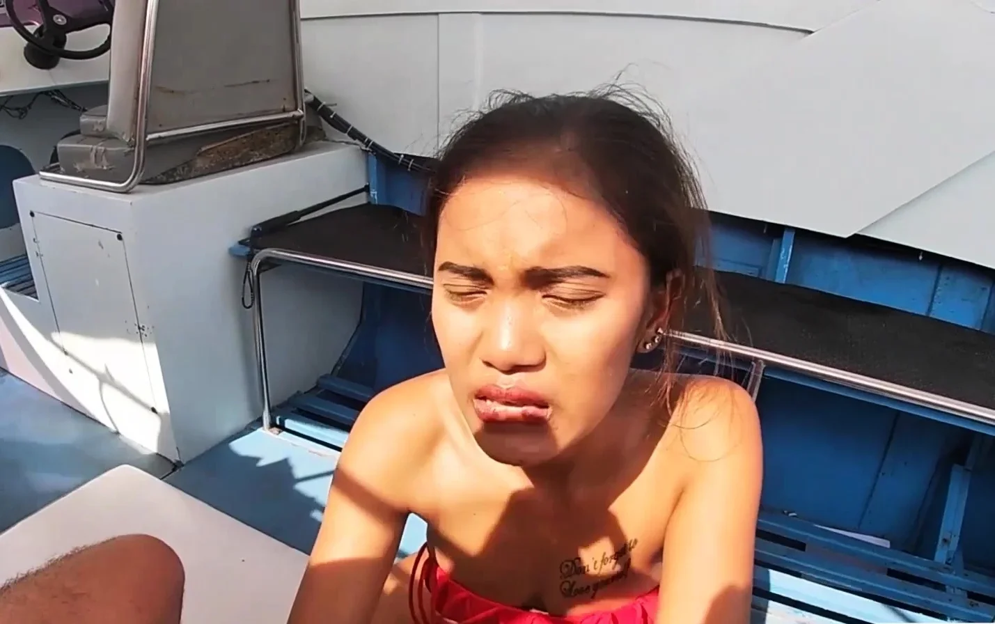 Hot Thai teen enjoyed the summer on cock