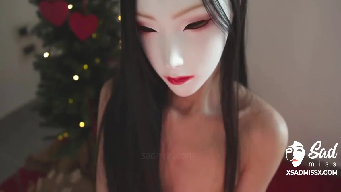 Sadmiss The Scorching Asian Gal In A Snow Maid Cosplay Gives A Hand Job To Her Acquaintance For The Fresh Year