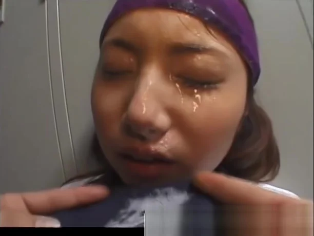 Real japanese babe gets bukkake and play with the cum