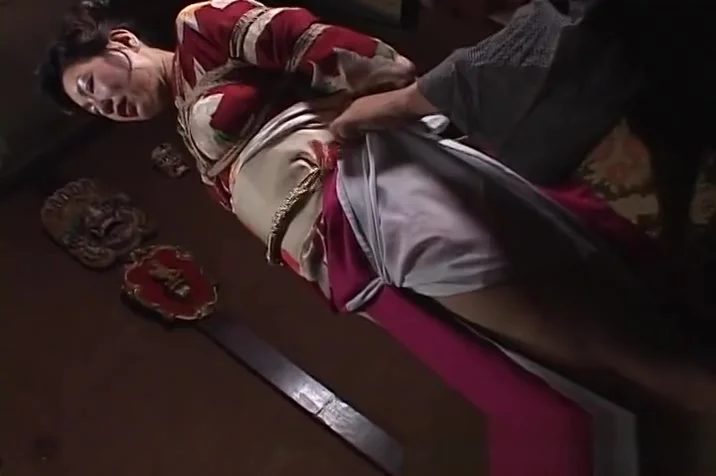 Asian mature bitch has a rope session to endure