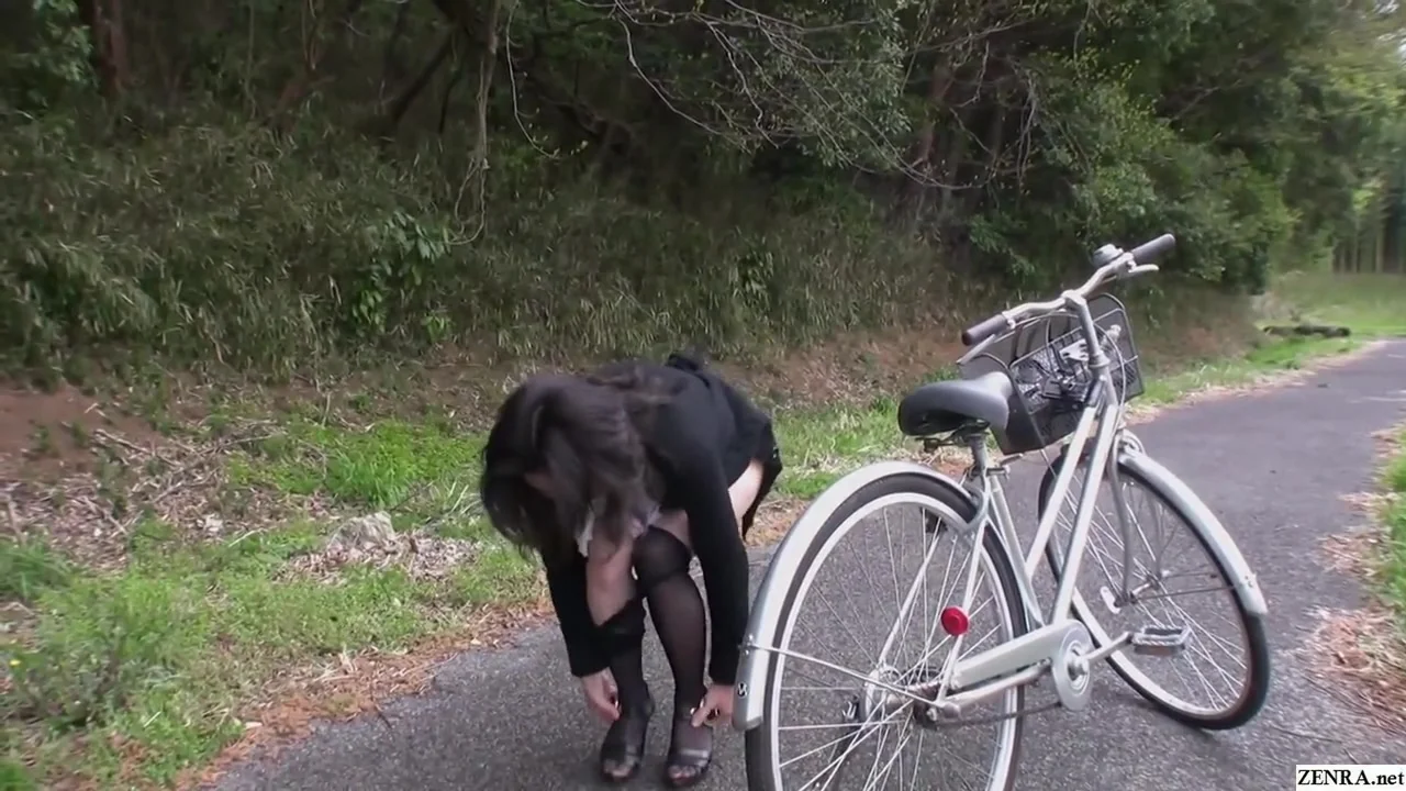 Mature Japanese outdoor bottomless bicycle riding and sex