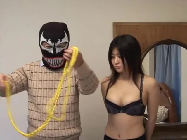 Japanese Girl learns Chinese-Style Bondage