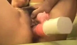 Asian amateur toying her hairy muffin