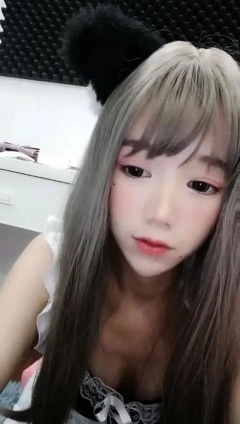 Asian Hot Babe On Webcam