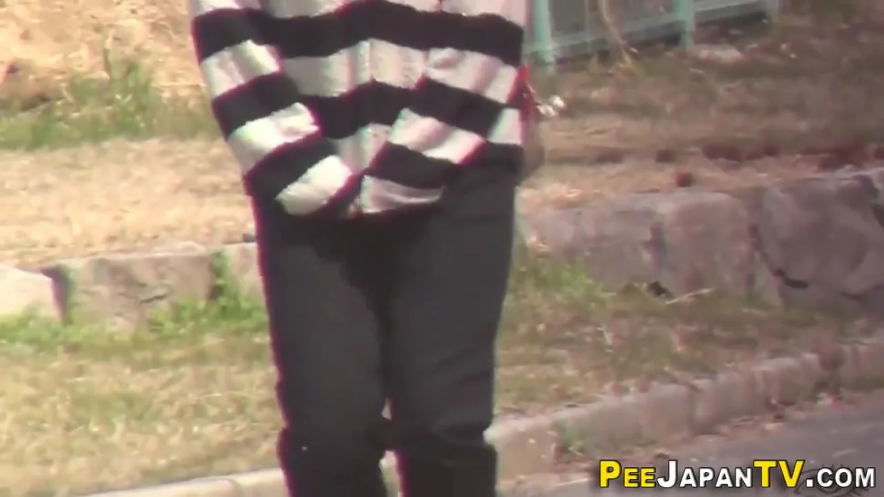 Japanese Babes Squirt Pee In Public