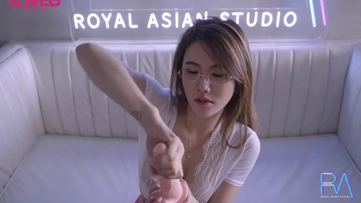 New Asian Amateur Masturbates And Gets An Orgasm In Bed - Real Female Orgasm With Fingering