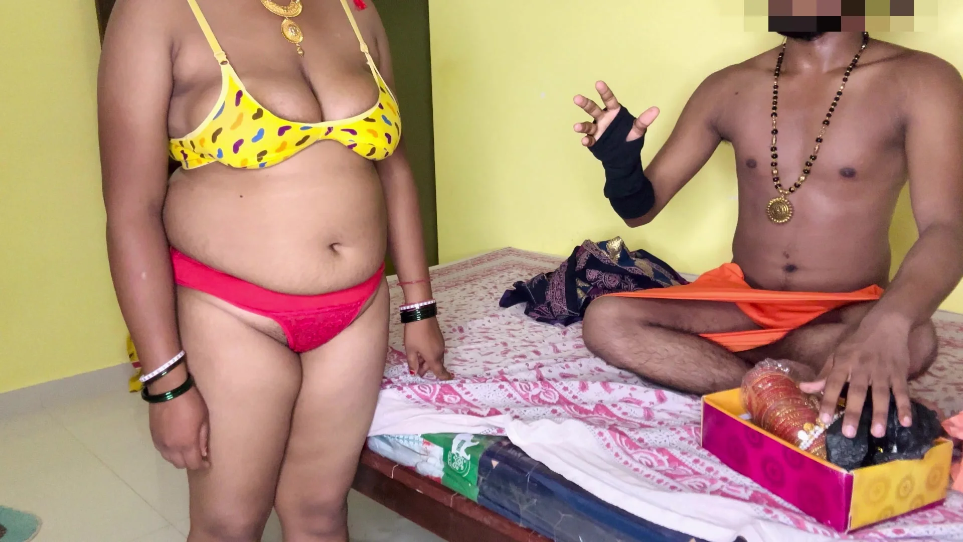 ඔෆස කලලග මල කහමද ආතල එක දනව පලනනම .asian Cute Chubby Girl Srilanka Very Sexy Couple F