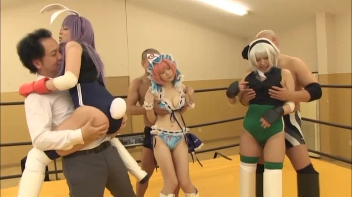 Japanese AV models enjoy hot fucking in a wild group