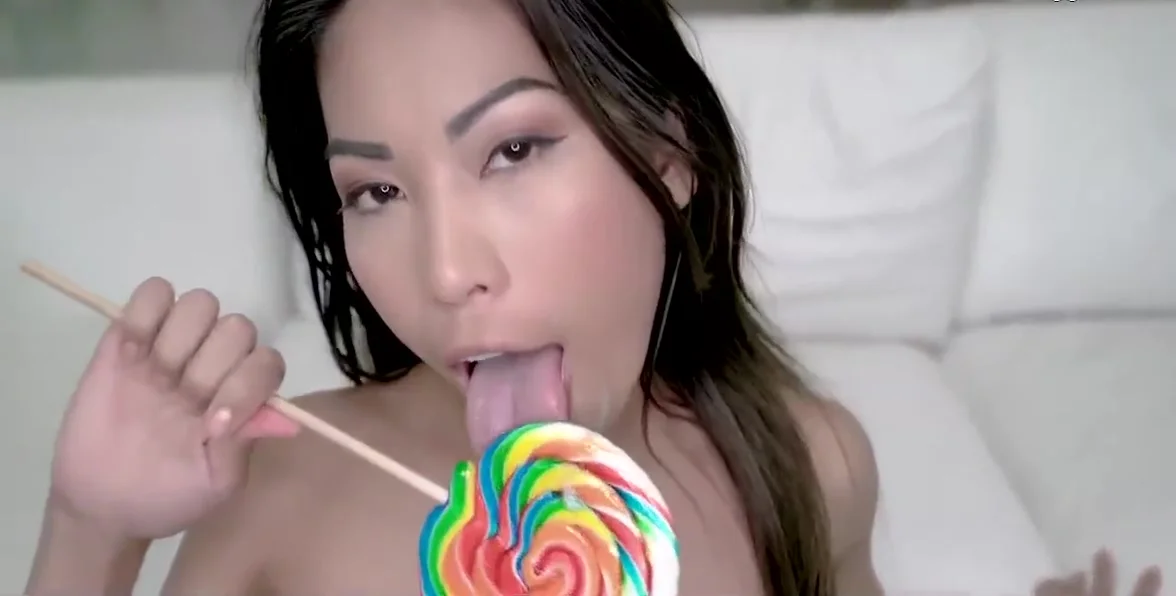 Pretty Tiny Asian teen 18+ Sucks A Bwc And Fucked In Wet Pussy