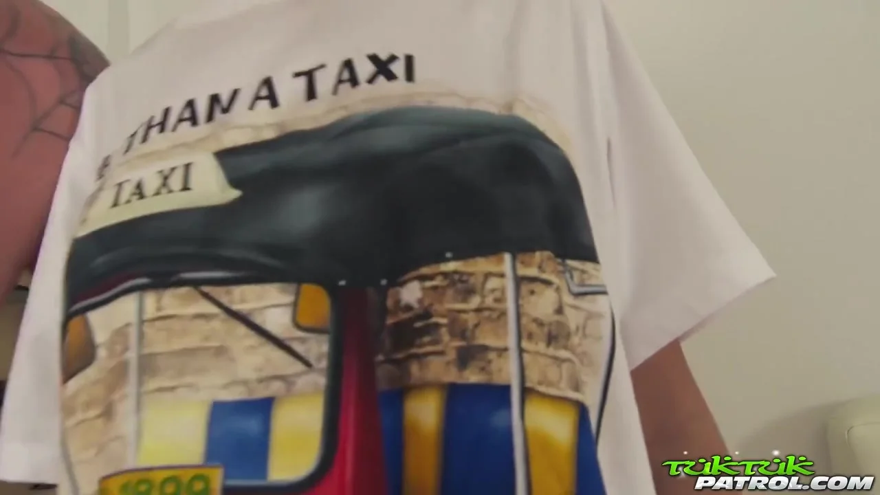 Petite Asian Girl Loves Rough Sex With Tuk Tuk Patrol