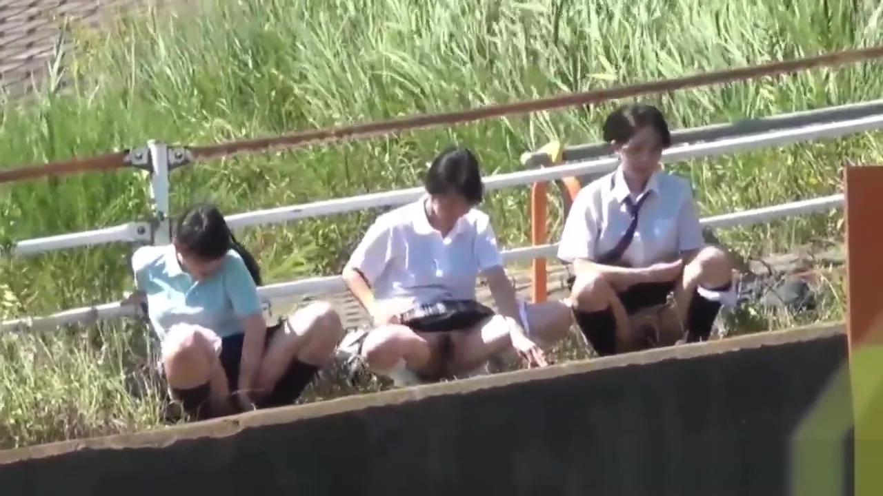Japanese teens 18+ urinating outdoors