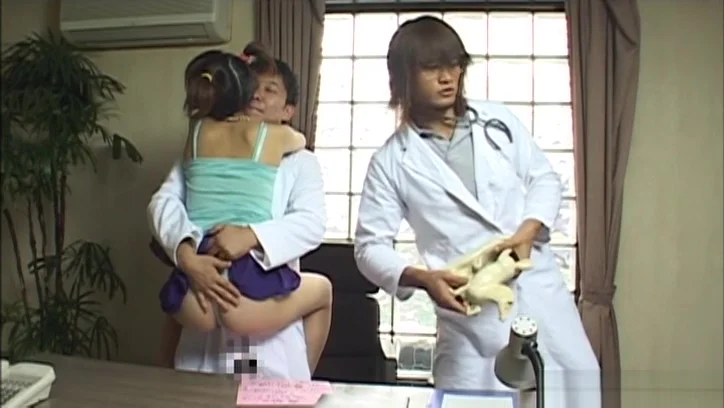 Karen Ichinose nice Asian teen 18+ gives blowjob in cosplay